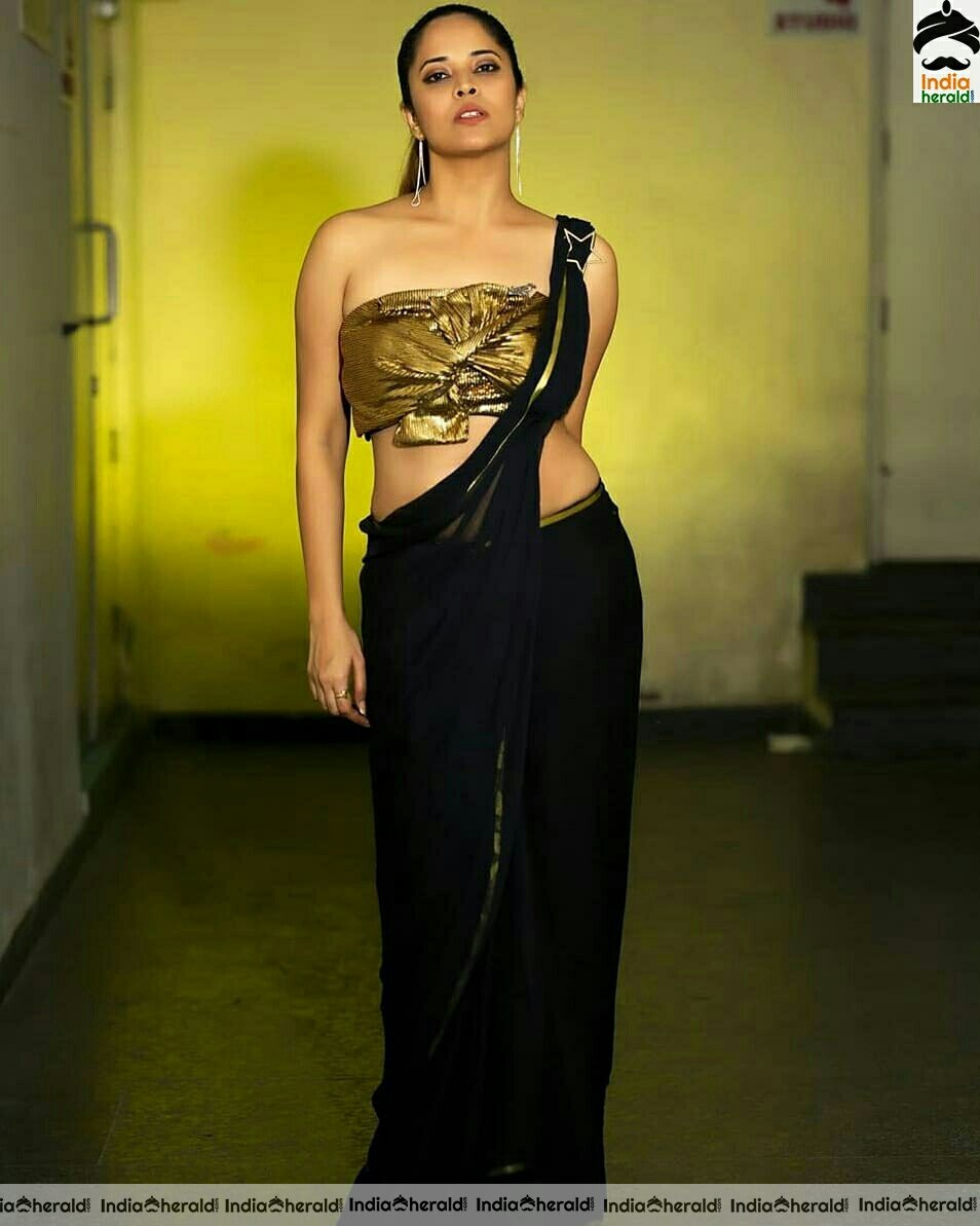 Anasuya Latest Hot Saree Stills