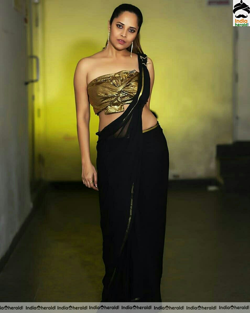 Anasuya Latest Hot Saree Stills