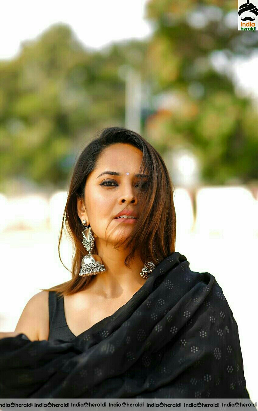 Anasuya Latest Hot Saree Stills