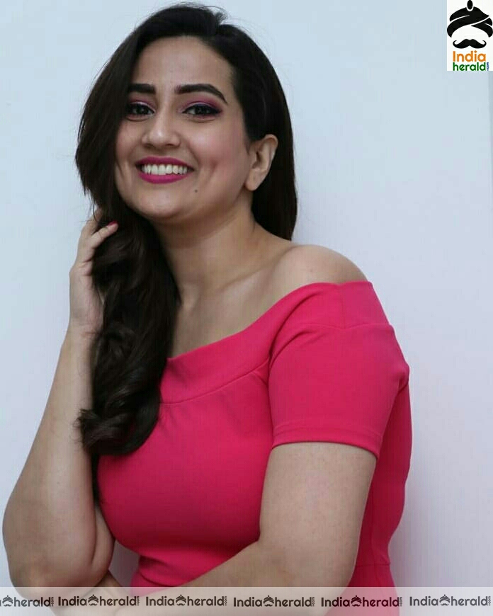 Anasuya Latest Pink Dress Photoshoot