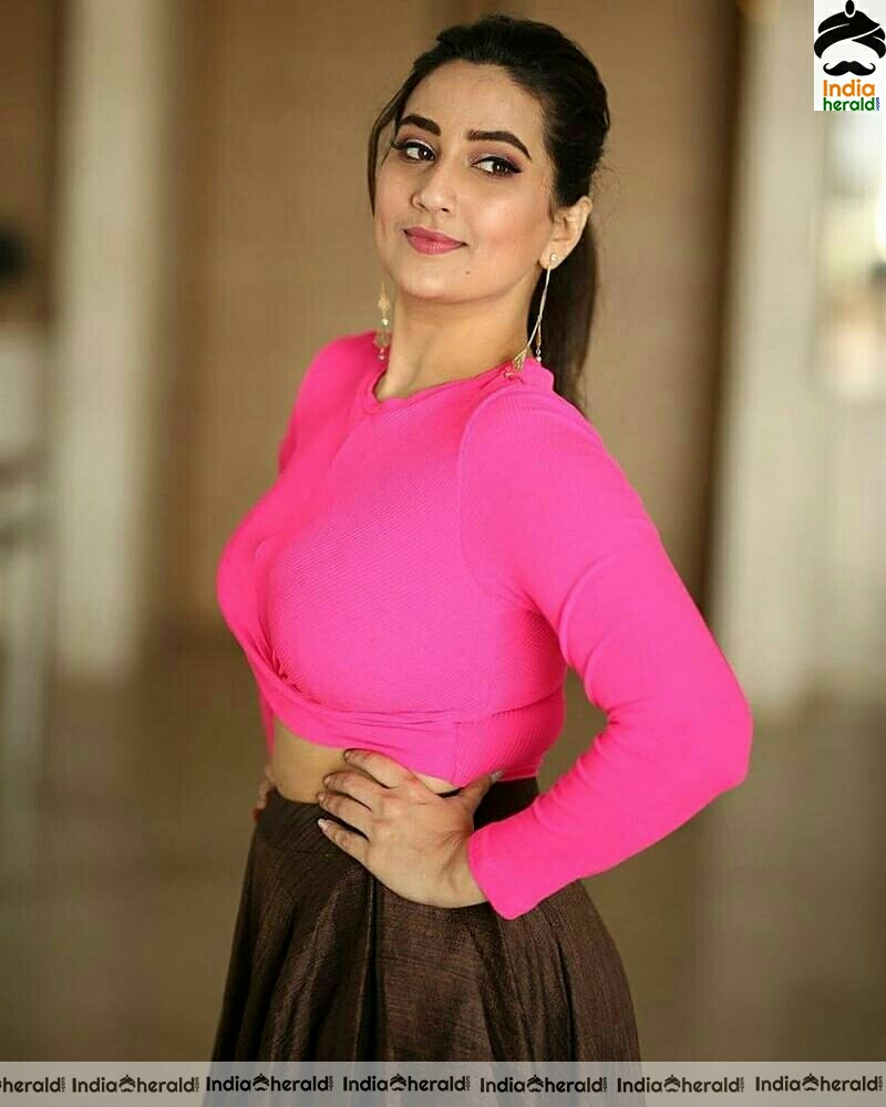 Anasuya Latest Pink Dress Photoshoot