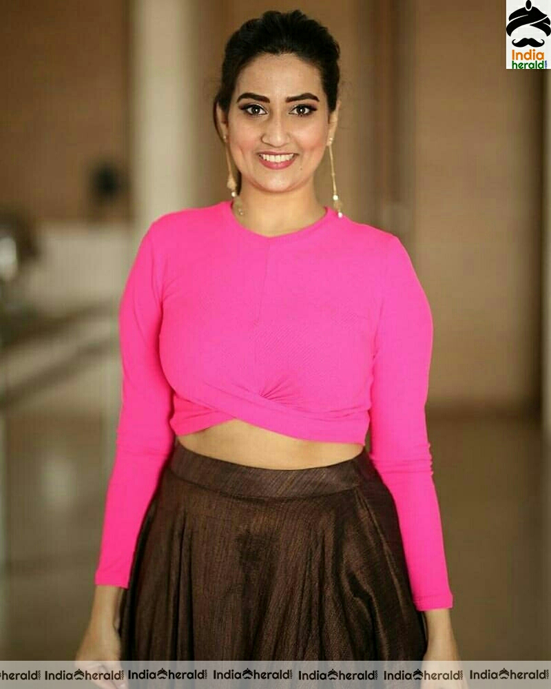 Anasuya Latest Pink Dress Photoshoot