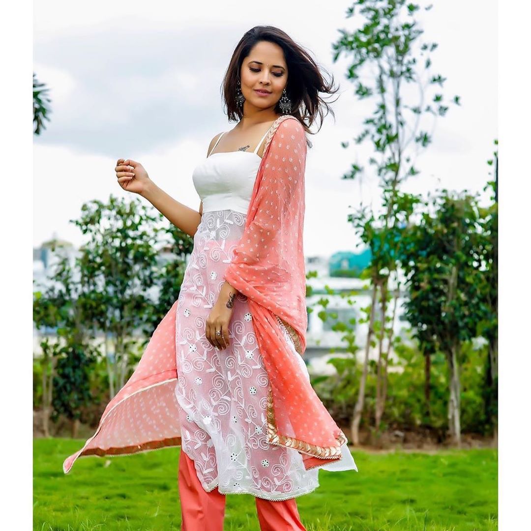 Anasuya Latest Pretty Photos