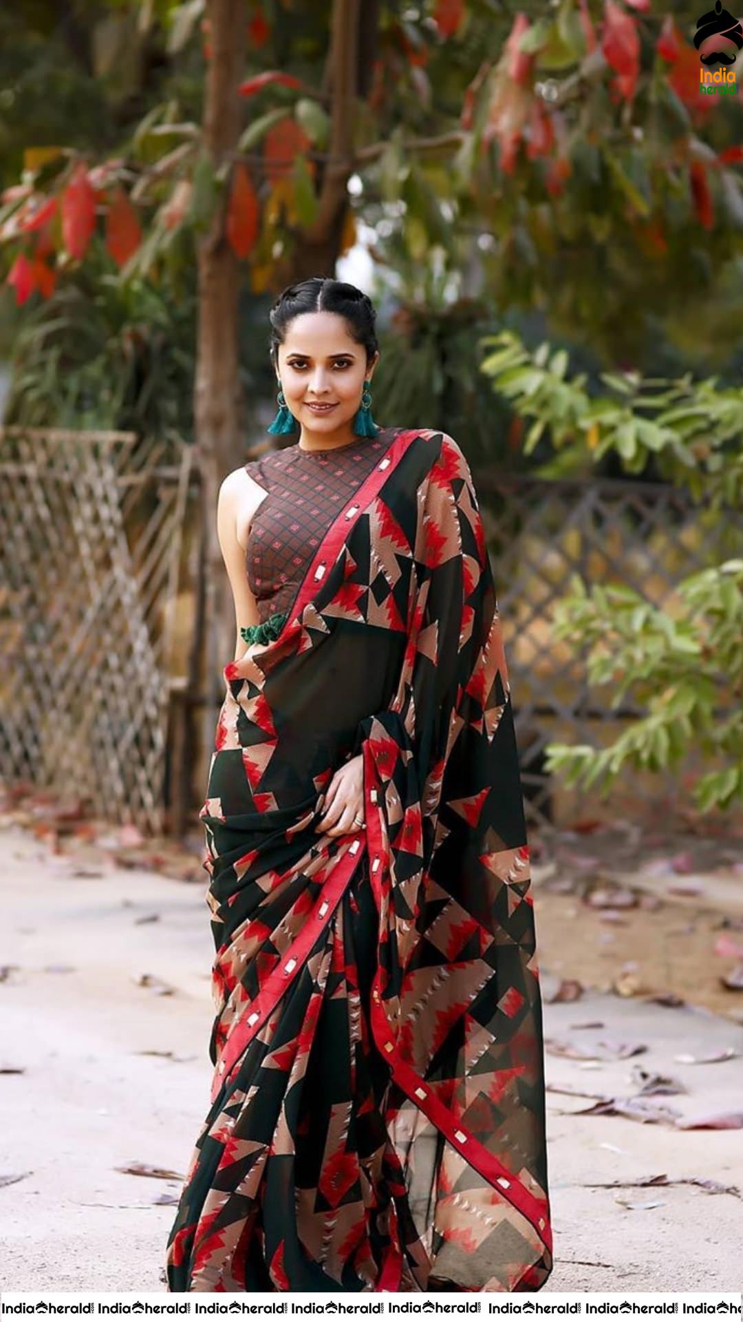 Anasuya Latest Seductive Teasing Photoshoot in Saree