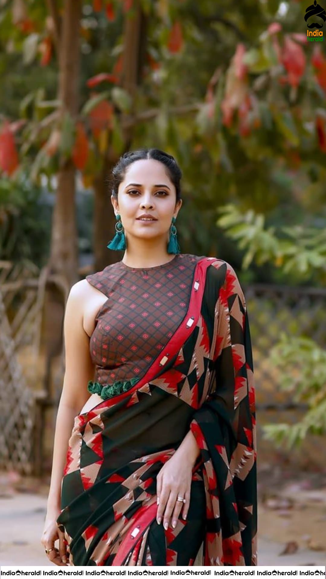 Anasuya Latest Seductive Teasing Photoshoot in Saree