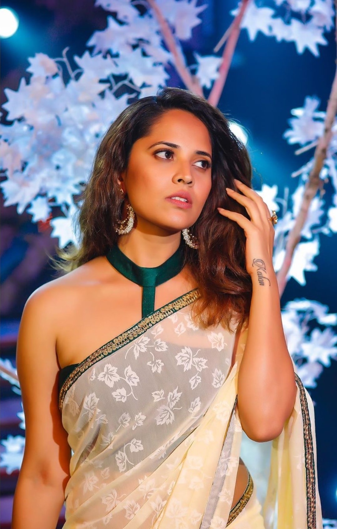 Anasuya Latest Teasing Hot Photoshoot Pics