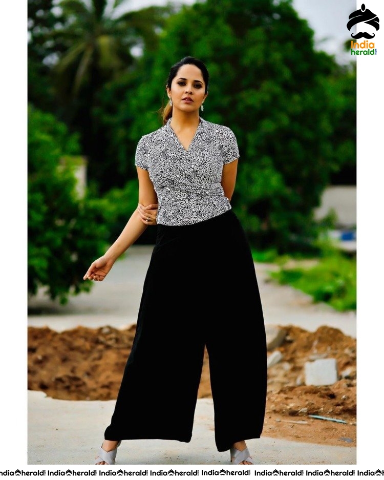 Anasuya Looking Drop Dead Gorgeous And Shows Her Killer Looks