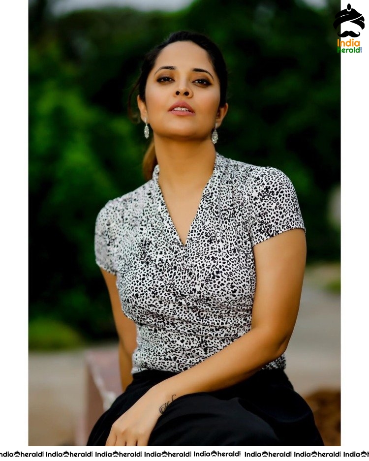Anasuya Looking Drop Dead Gorgeous And Shows Her Killer Looks