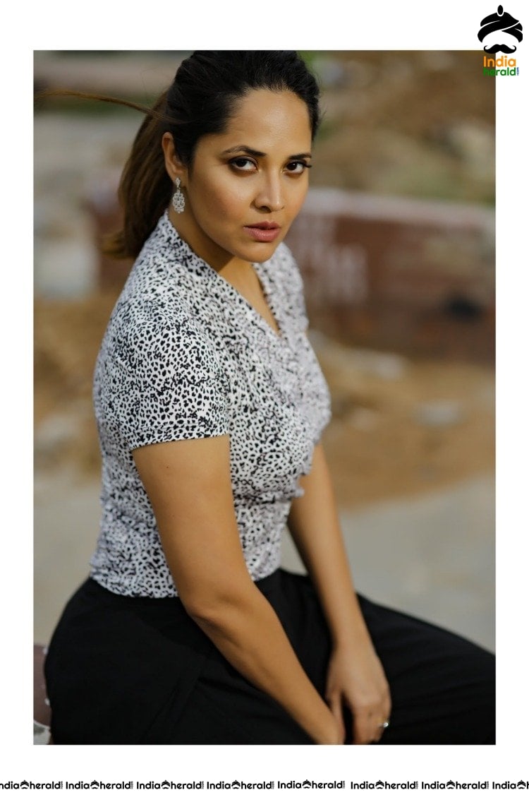 Anasuya Looking Drop Dead Gorgeous And Shows Her Killer Looks