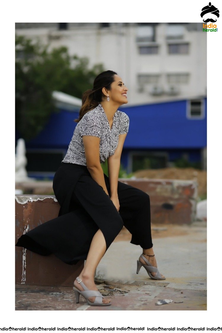 Anasuya Looking Drop Dead Gorgeous And Shows Her Killer Looks