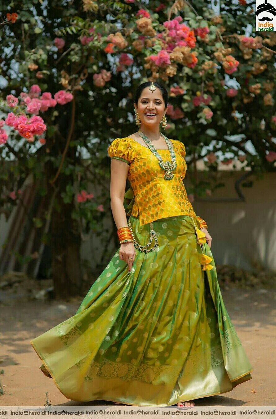 Anasuya looking gorgeous and resplendent in yellow traditional attire