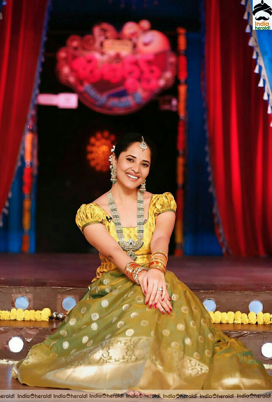 Anasuya looking gorgeous and resplendent in yellow traditional attire