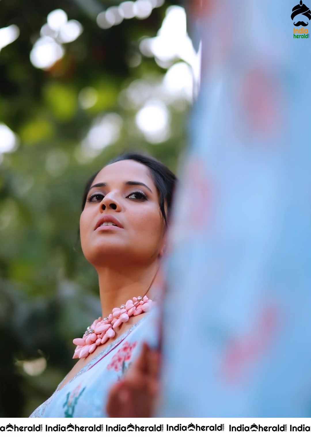 Anasuya Oozing Oomph in Sleeveless Blouse and Sexy Saree