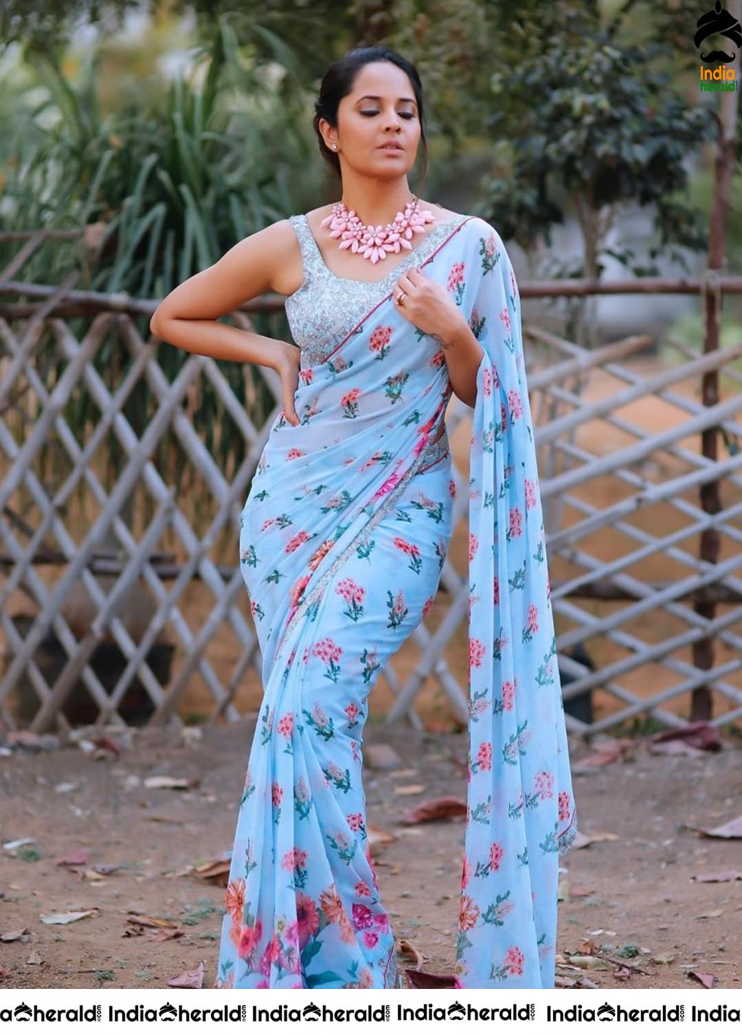 Anasuya Oozing Oomph in Sleeveless Blouse and Sexy Saree