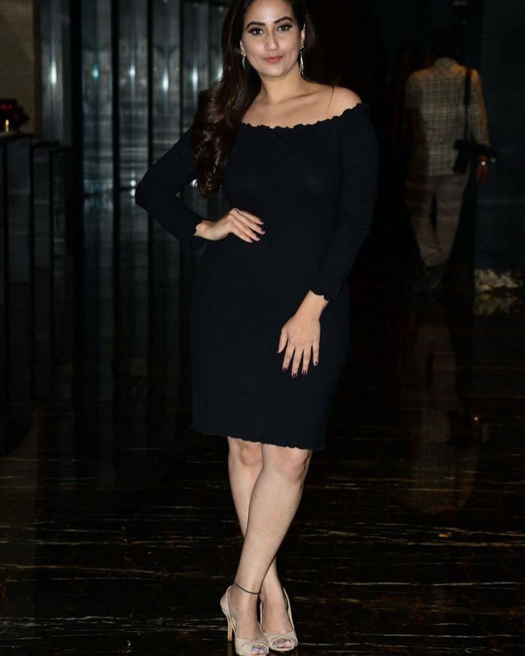 Anchor Manjusha Latest Black Magic Stills