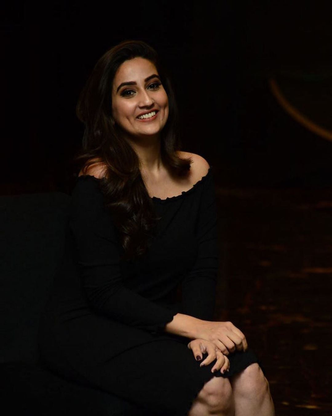 Anchor Manjusha Latest Black Magic Stills