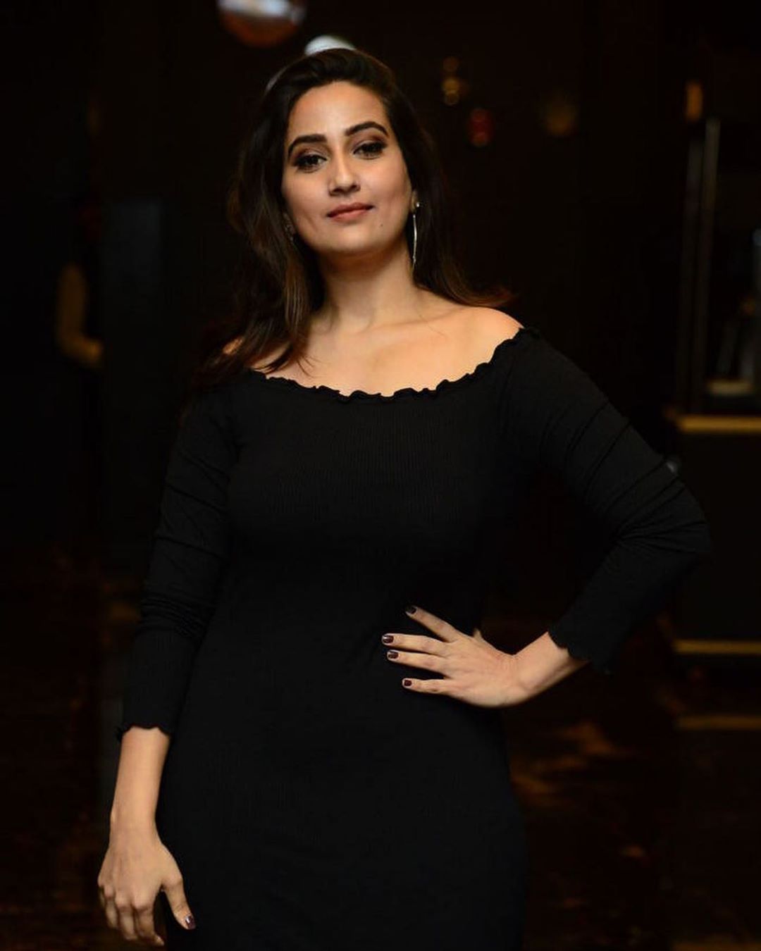 Anchor Manjusha Latest Black Magic Stills