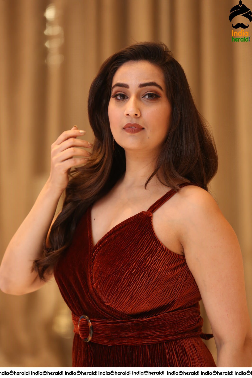 Anchor Manjusha Latest Sexy Stills in Sleeveless Attire Set 1