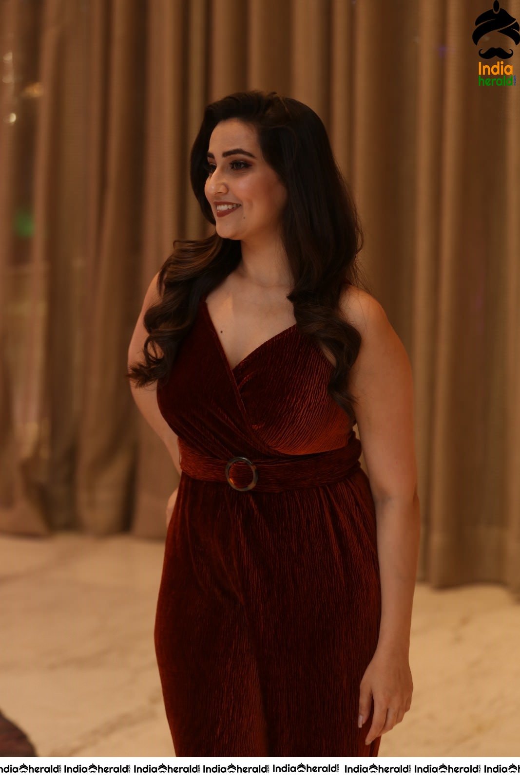 Anchor Manjusha Latest Sexy Stills in Sleeveless Attire Set 1