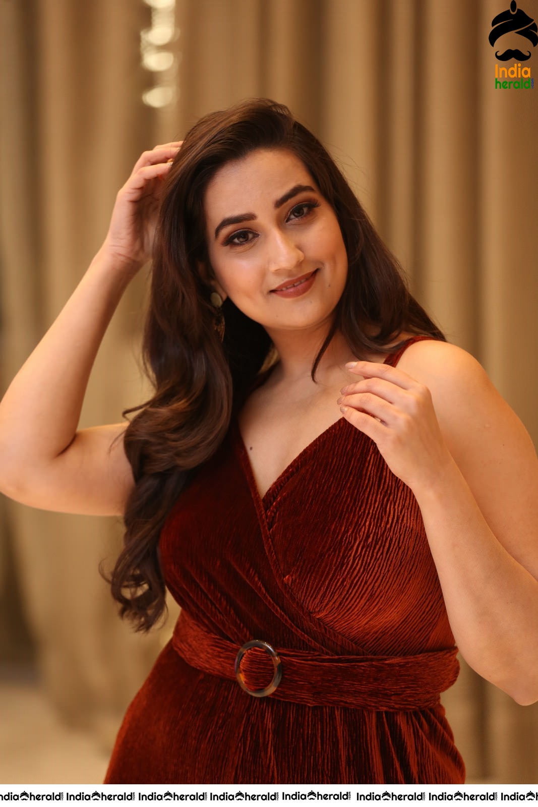 Anchor Manjusha Latest Sexy Stills in Sleeveless Attire Set 1