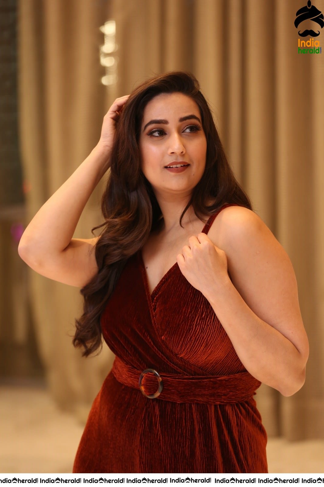Anchor Manjusha Latest Sexy Stills in Sleeveless Attire Set 1