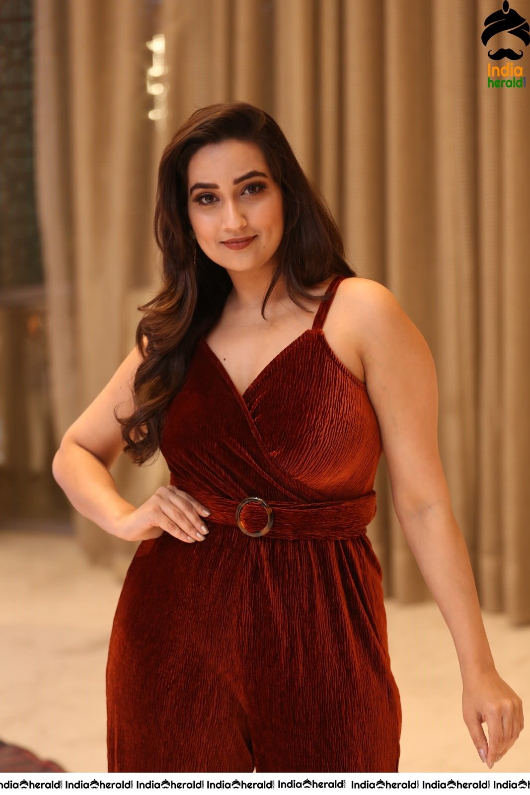 Anchor Manjusha Latest Sexy Stills in Sleeveless Attire Set 1