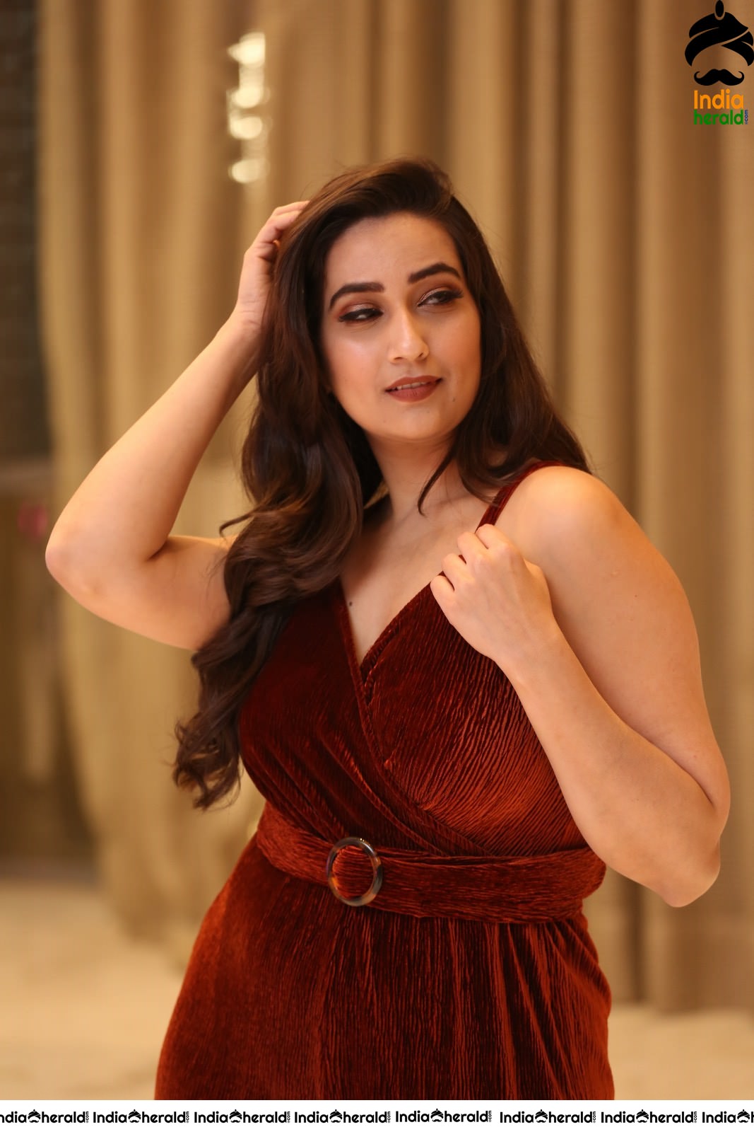 Anchor Manjusha Latest Sexy Stills in Sleeveless Attire Set 1