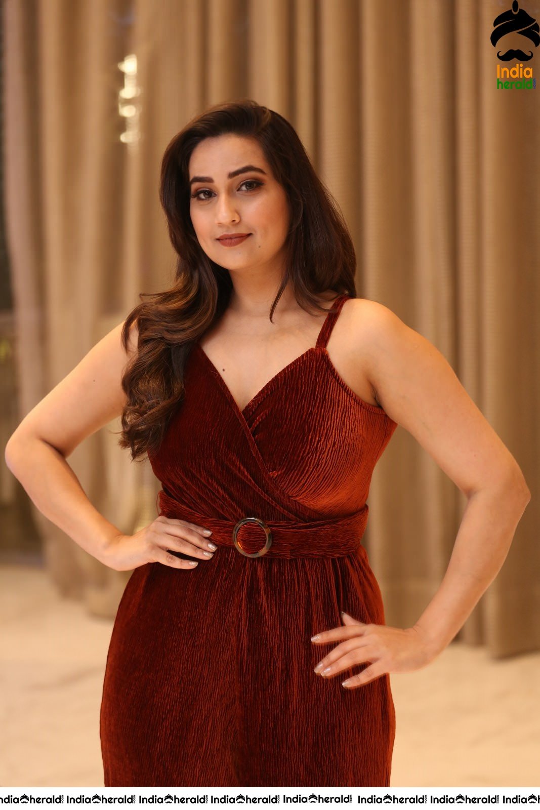 Anchor Manjusha Latest Sexy Stills in Sleeveless Attire Set 1