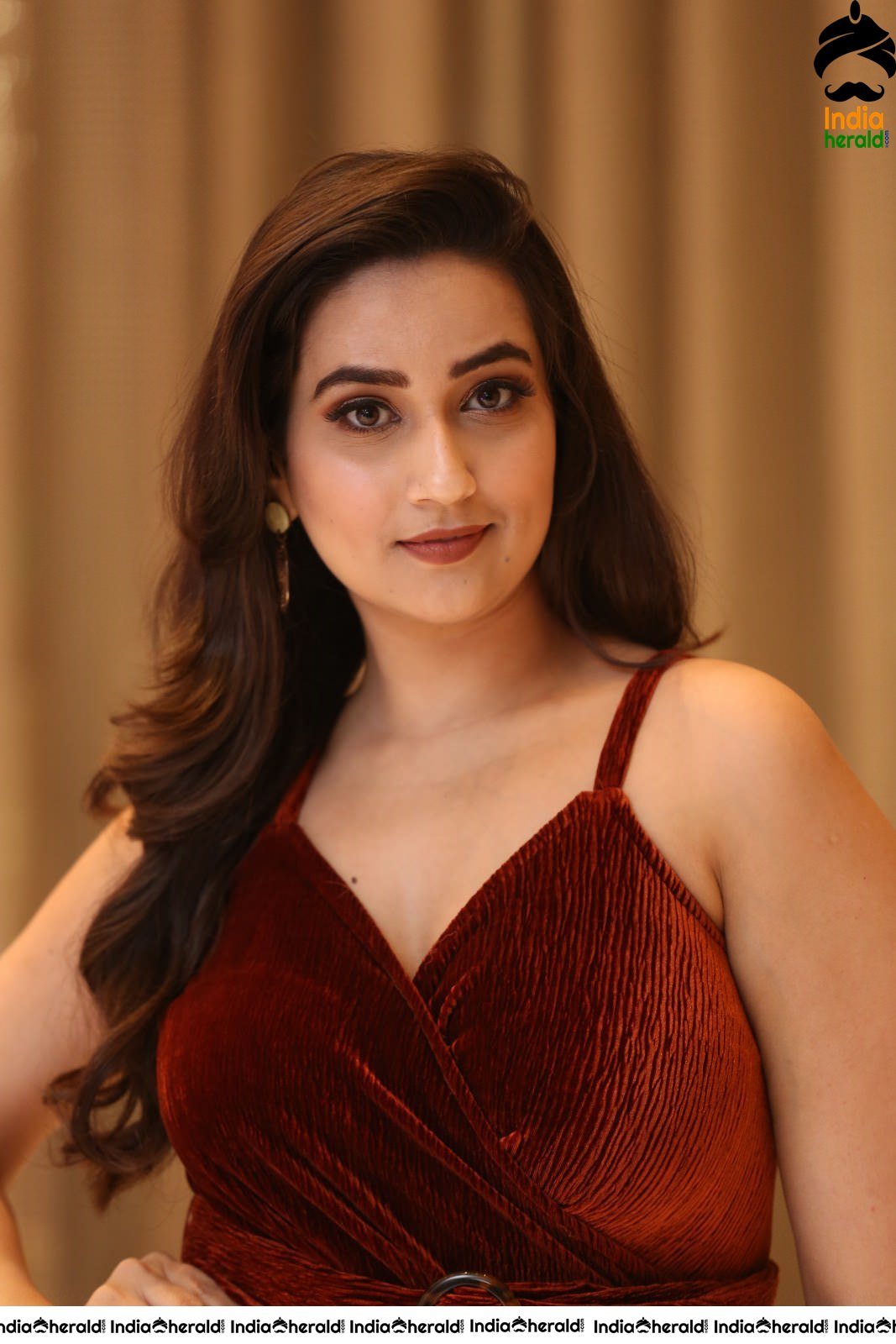 Anchor Manjusha Latest Stills in Sleeveless Attire Set 2