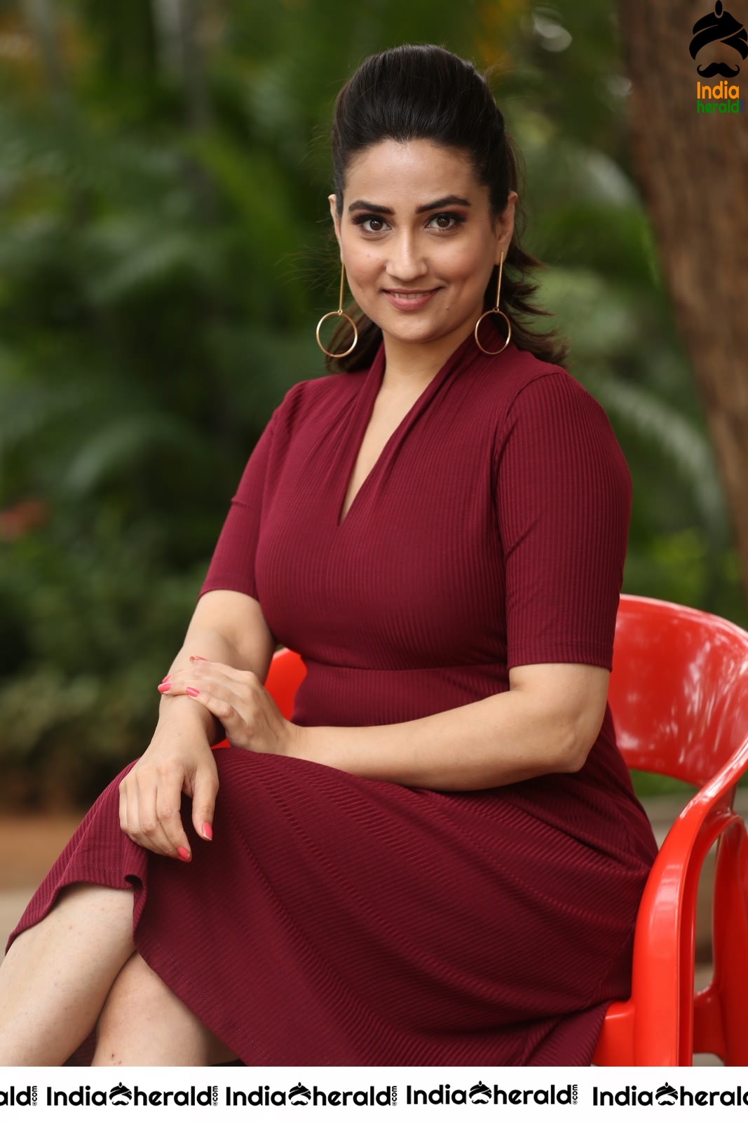 Anchor Manjusha Latest Stills in Maroon Gown Attire Set 1
