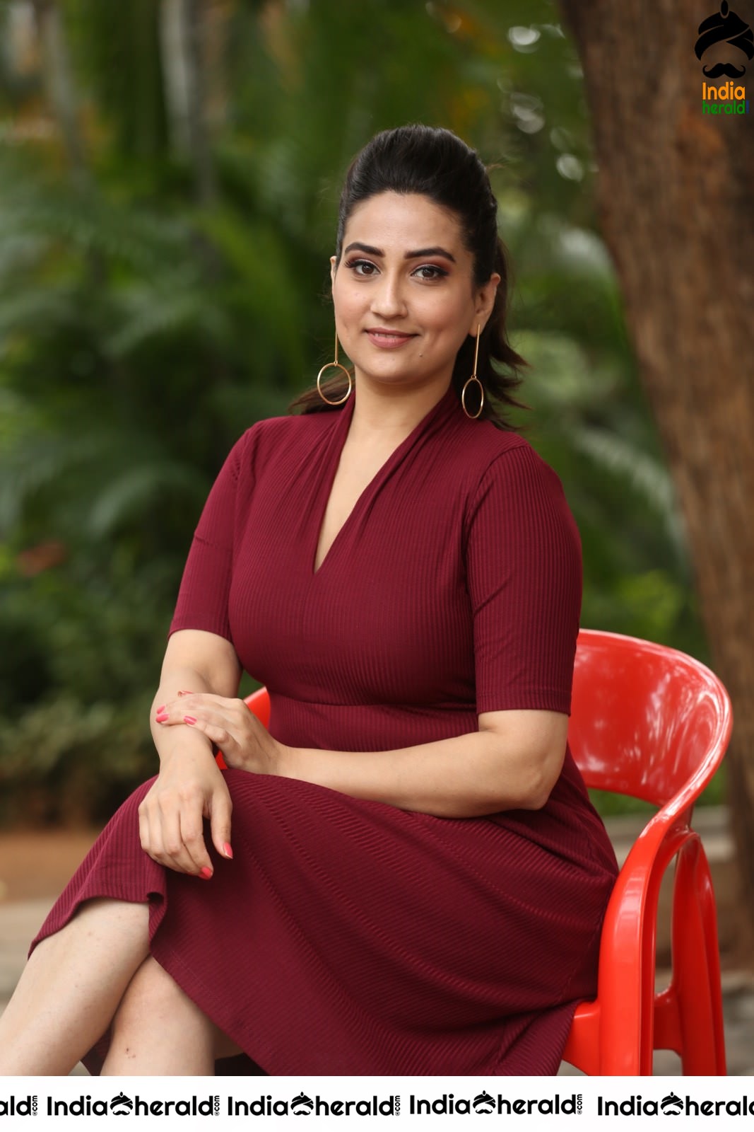 Anchor Manjusha Latest Stills in Maroon Gown Attire Set 1