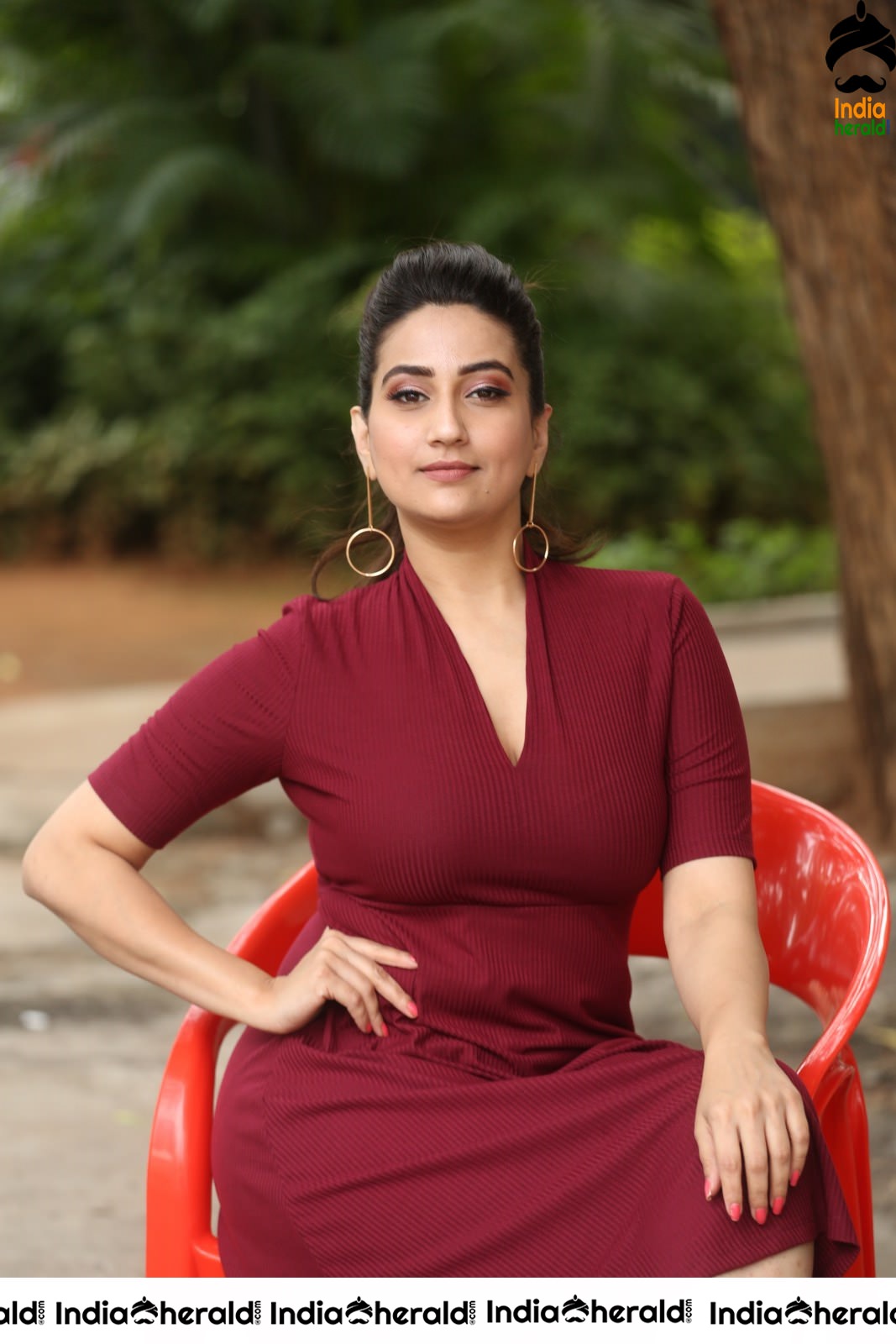 Anchor Manjusha Latest Stills in Maroon Gown Attire Set 1
