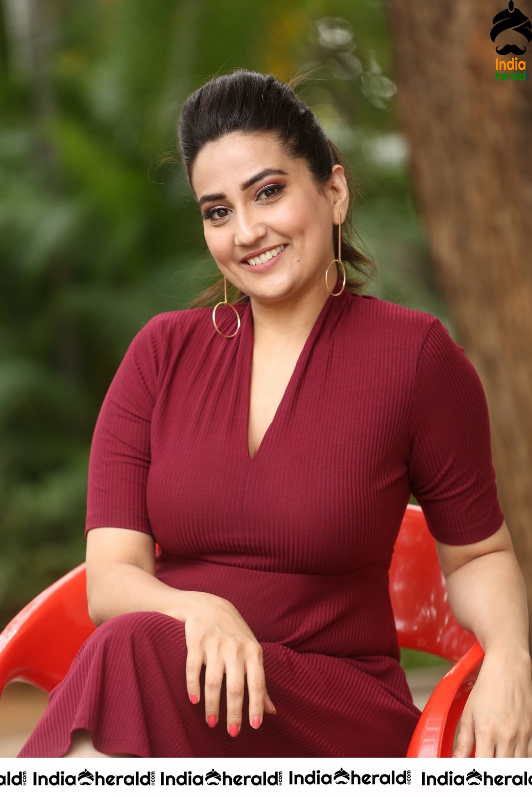 Anchor Manjusha Latest Stills in Maroon Gown Attire Set 1