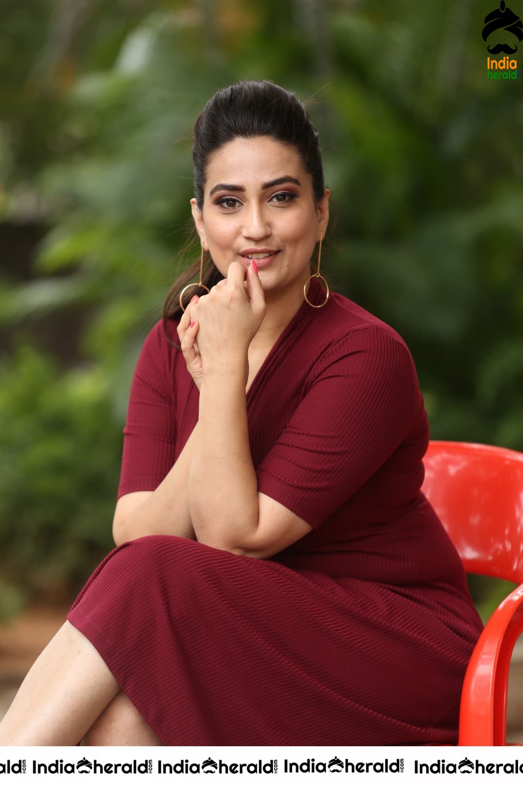 Anchor Manjusha Latest Stills in Maroon Gown Attire Set 2
