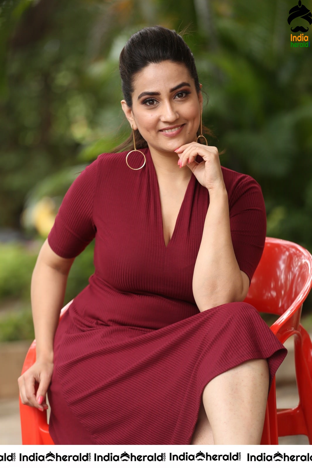 Anchor Manjusha Latest Stills in Maroon Gown Attire Set 2