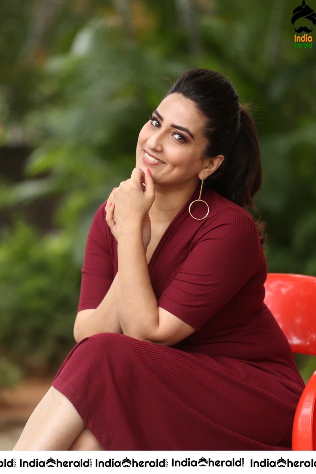 Anchor Manjusha Latest Stills in Maroon Gown Attire Set 2