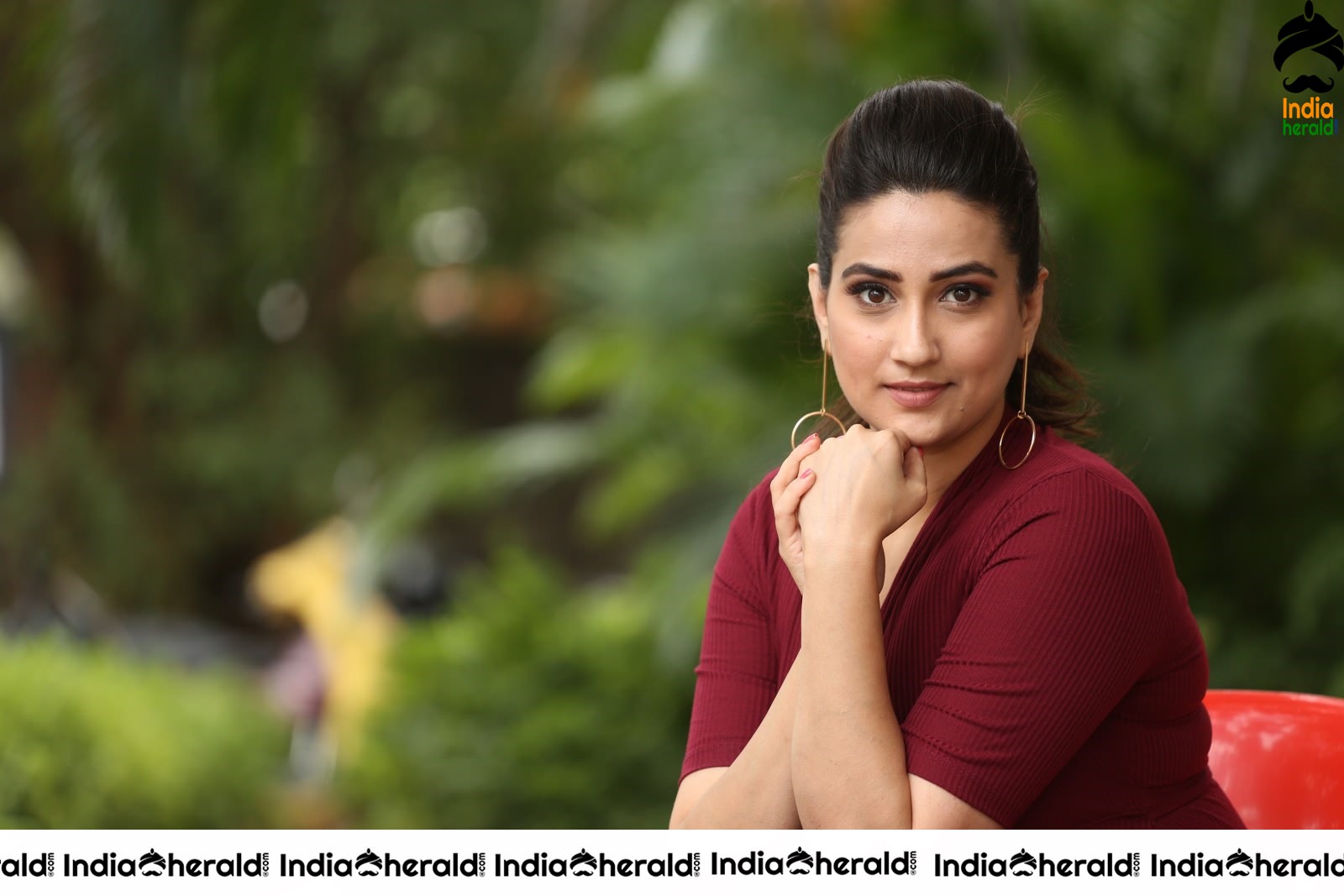 Anchor Manjusha Latest Stills in Maroon Gown Attire Set 2