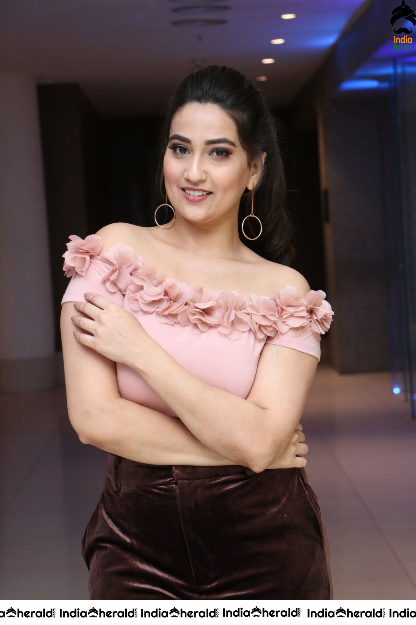 Anchor Manjusha Latest Stills Set 2