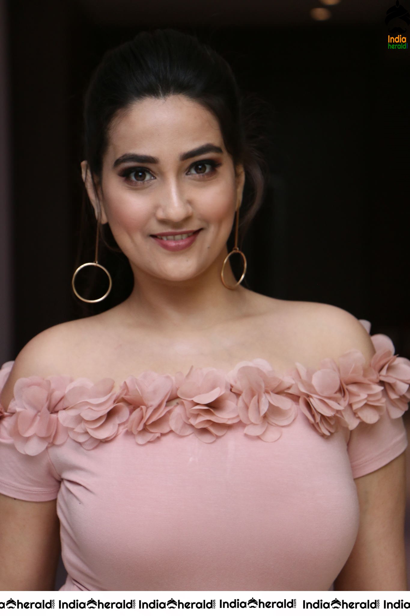 Anchor Manjusha Latest Stills Set 2