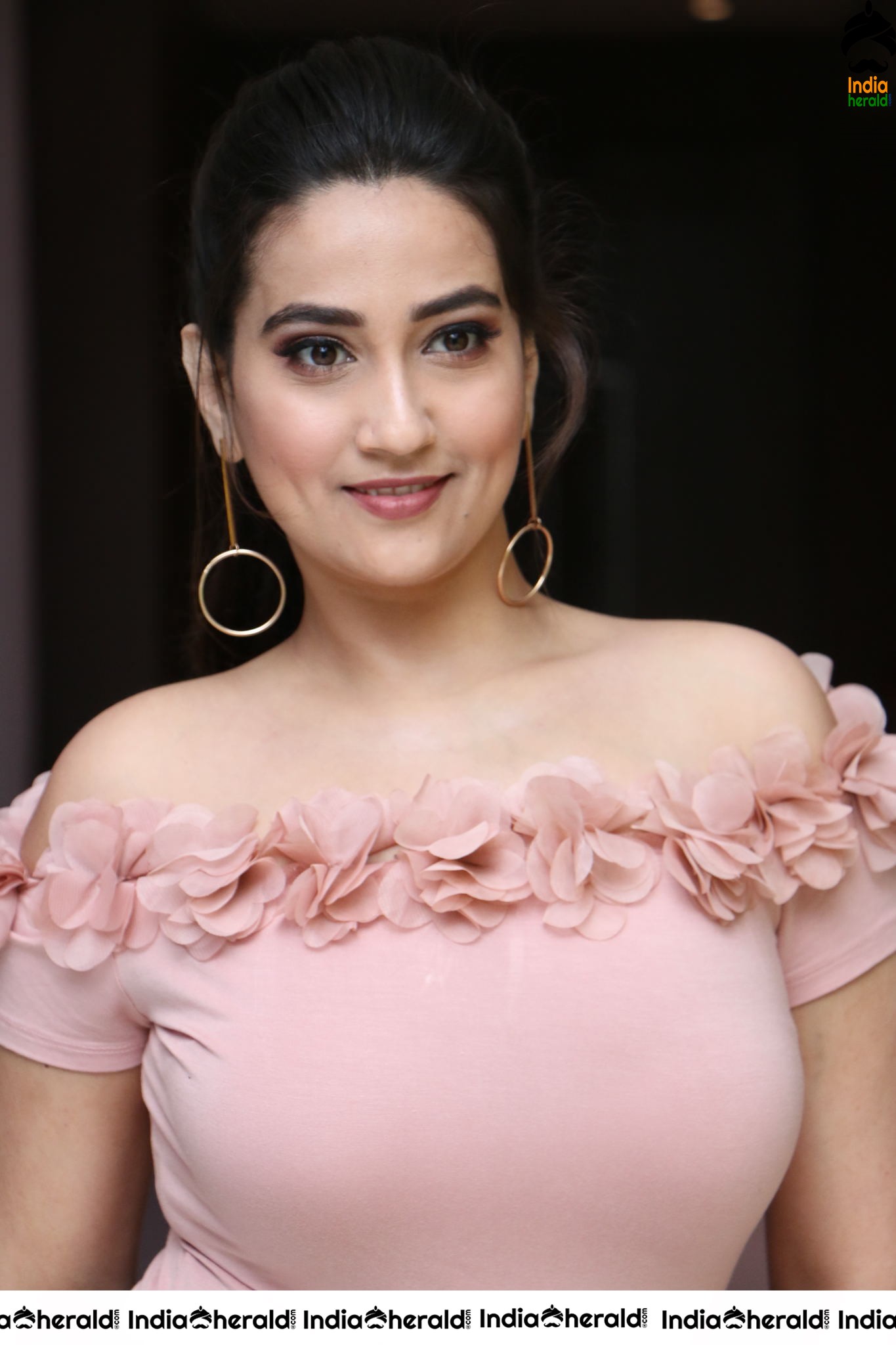 Anchor Manjusha Latest Stills Set 2