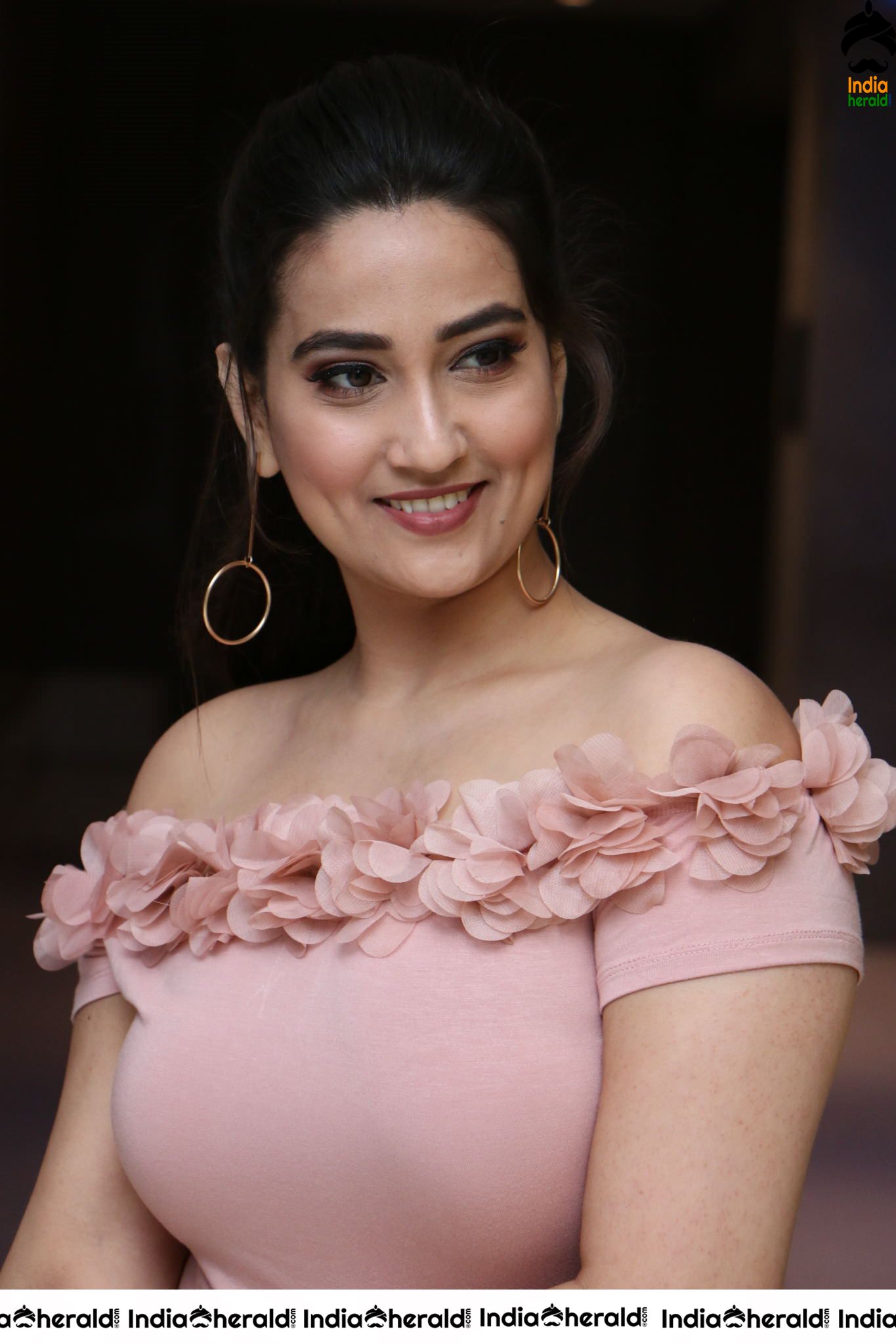 Anchor Manjusha Latest Stills Set 2