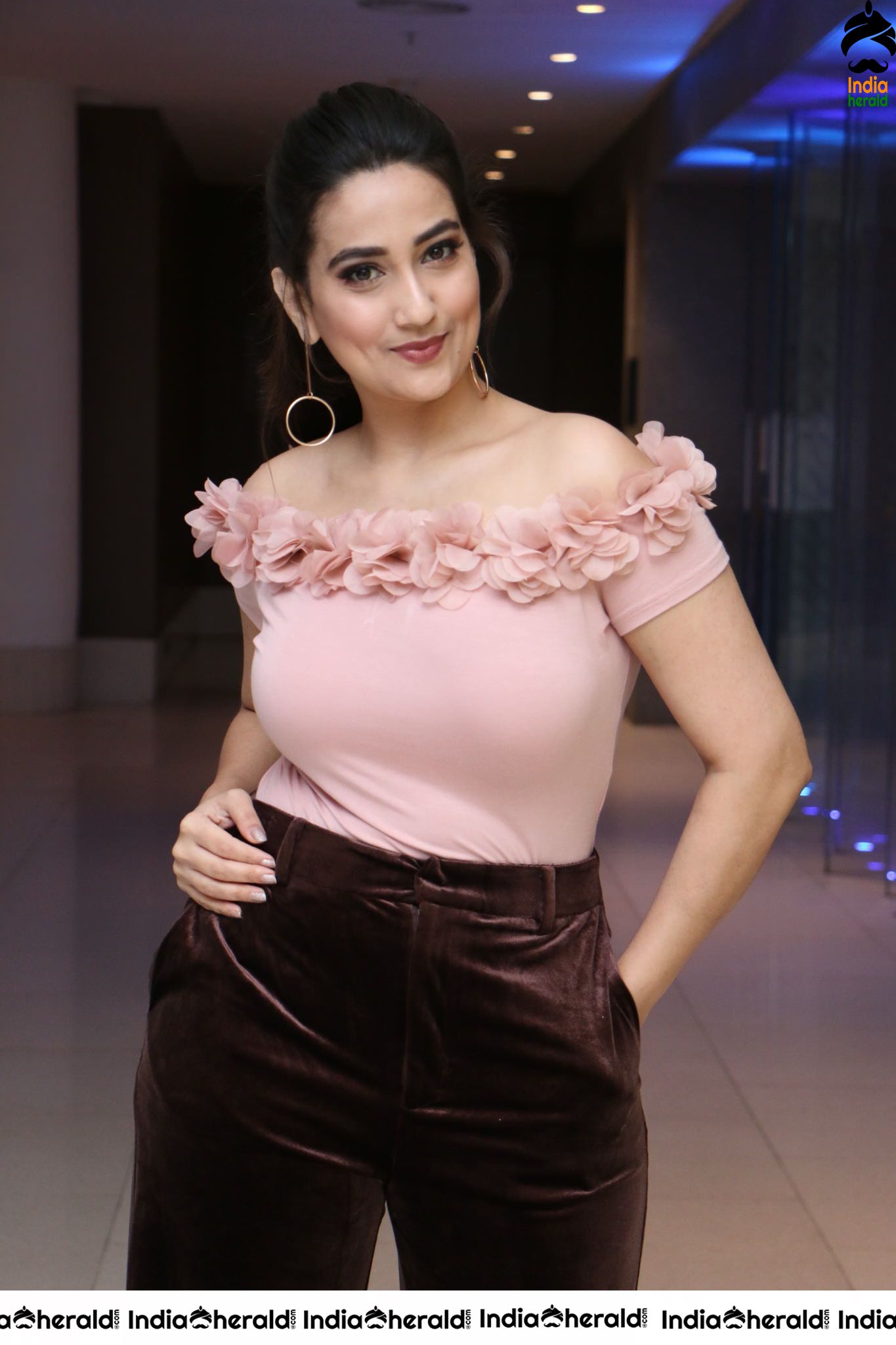 Anchor Manjusha Latest Stills Set 2