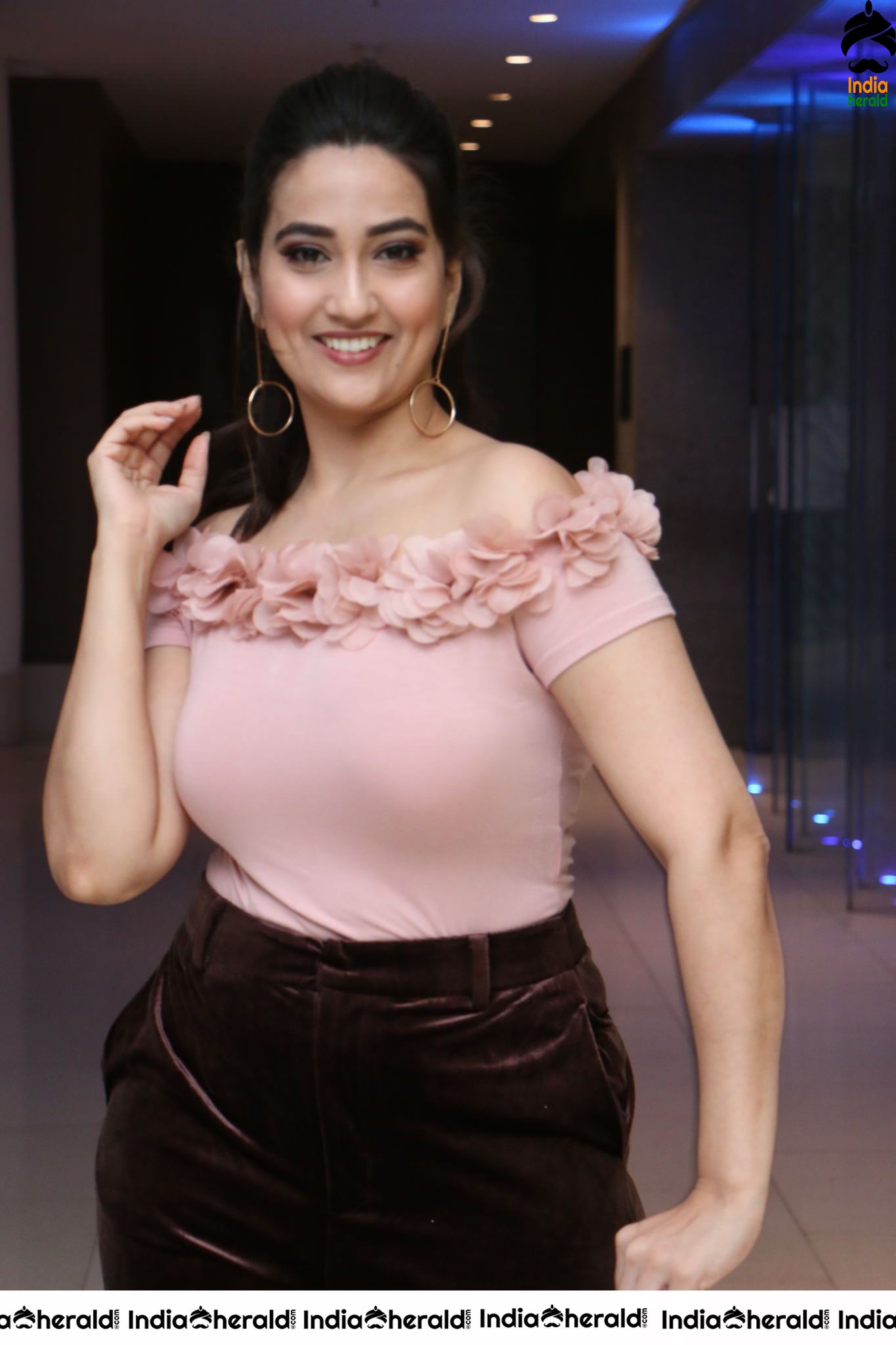 Anchor Manjusha Latest Stills Set 2