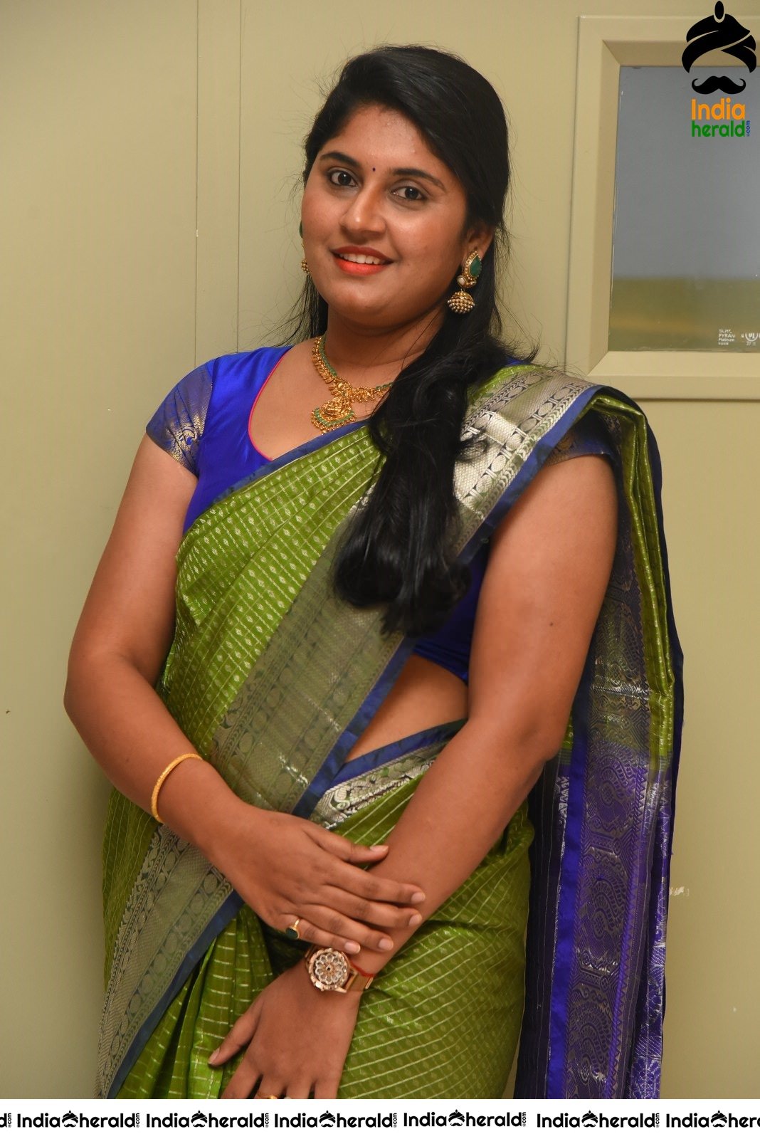 Anchor Sony Hot in Green Saree Stills Set 2