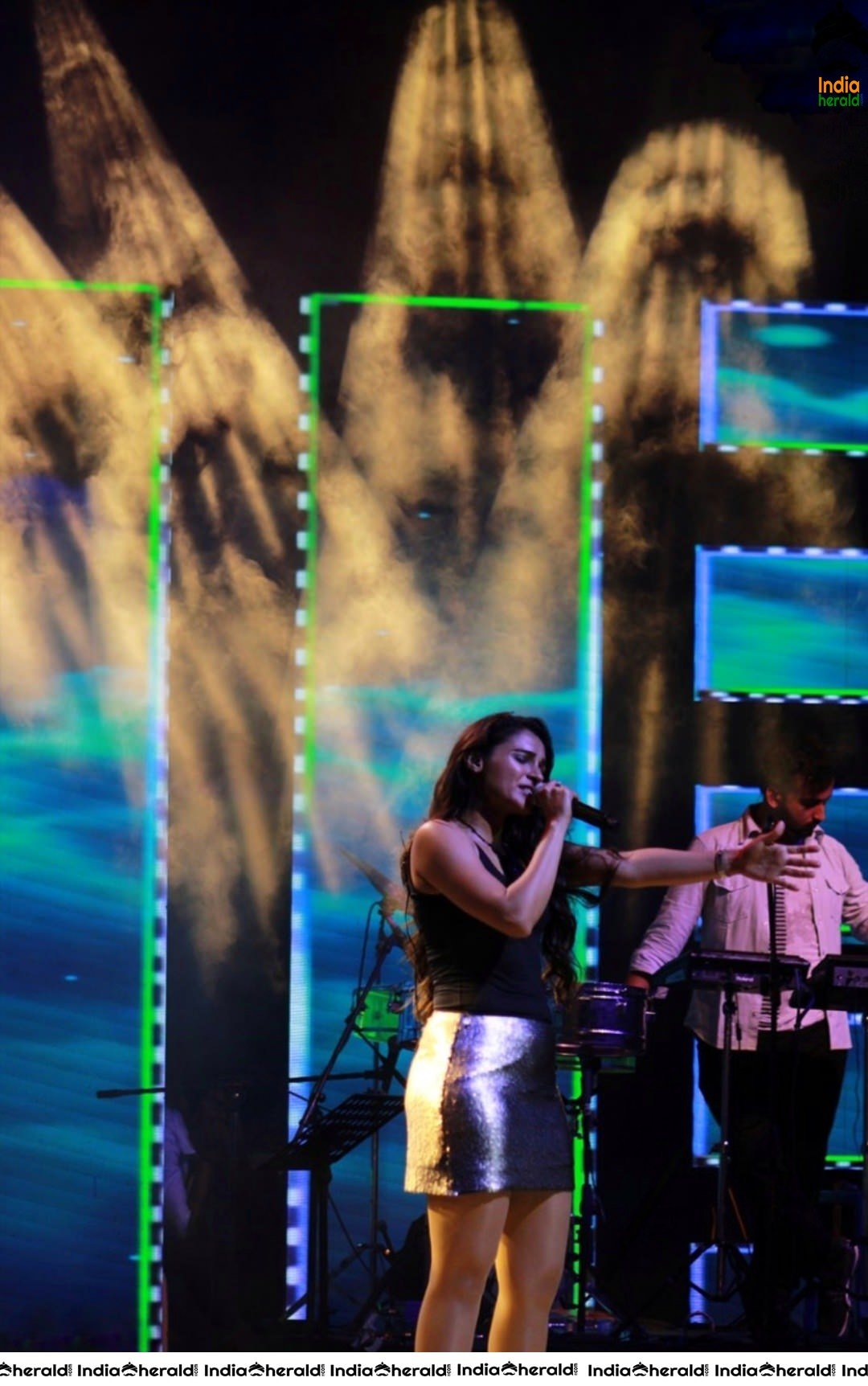 Andrea Jeremiah Hot in Black Sleeveless On the Stage