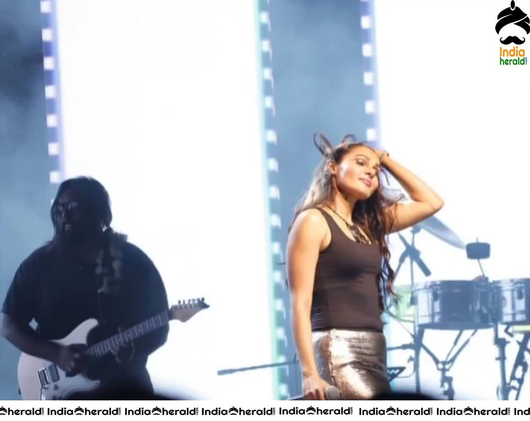 Andrea Jeremiah Hot in Black Sleeveless On the Stage