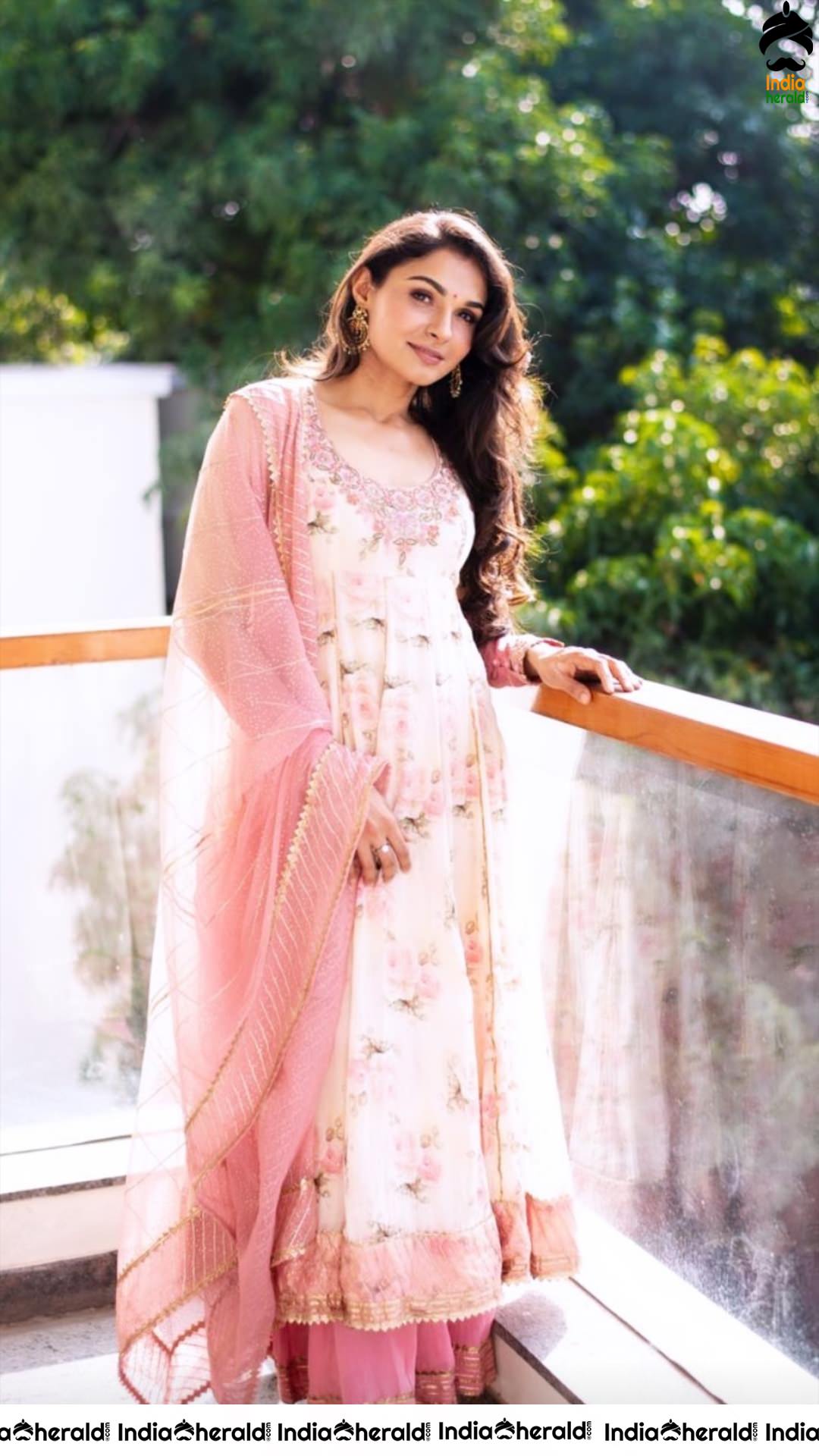 Andrea Jeremiah Looking Drop Dead Gorgeous in Traditional Dress