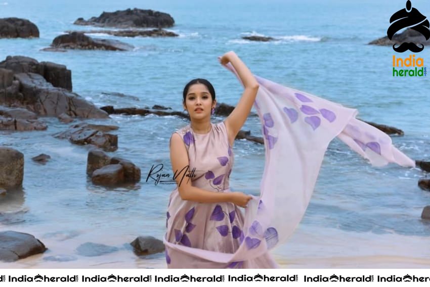 Anikha Surendra Latest Hot Photos Set 2