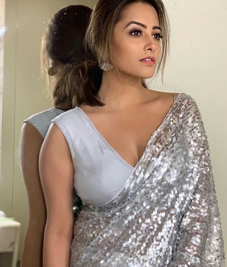 Anita Hassanandani Shows Her Sex Appeal In Saree