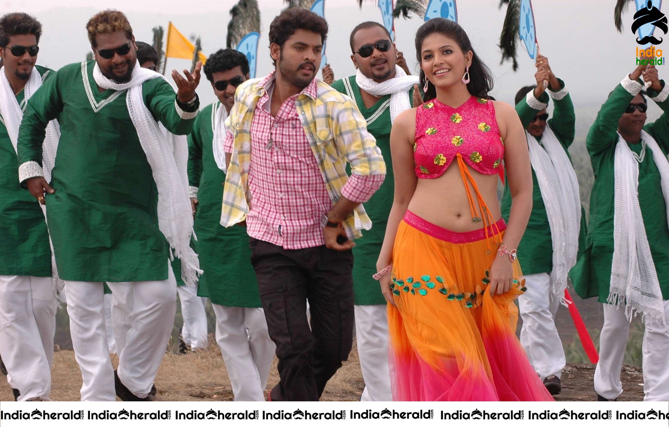 Anjali Hot Photos along with actor Vemal